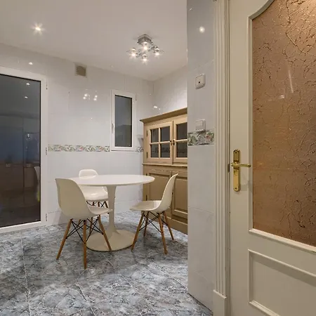 Bailen Reformado Elegante Con Wifi Бильбао