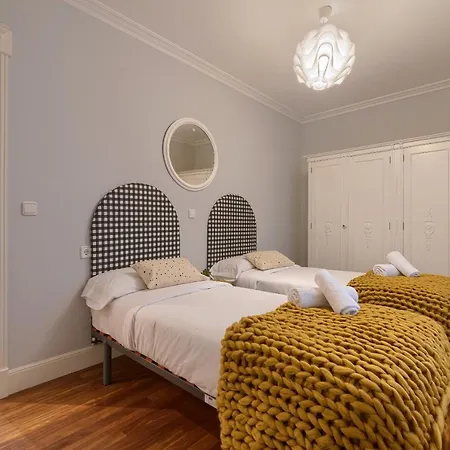 Bailen Reformado Elegante Con Wifi Apartamento *
